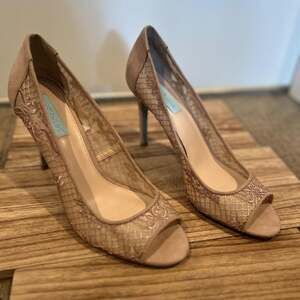 Betsey Johnson Women's Tan and Pink Footwear